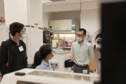 Trainees and Mentee hosting lab tours and teaching cancer research basics